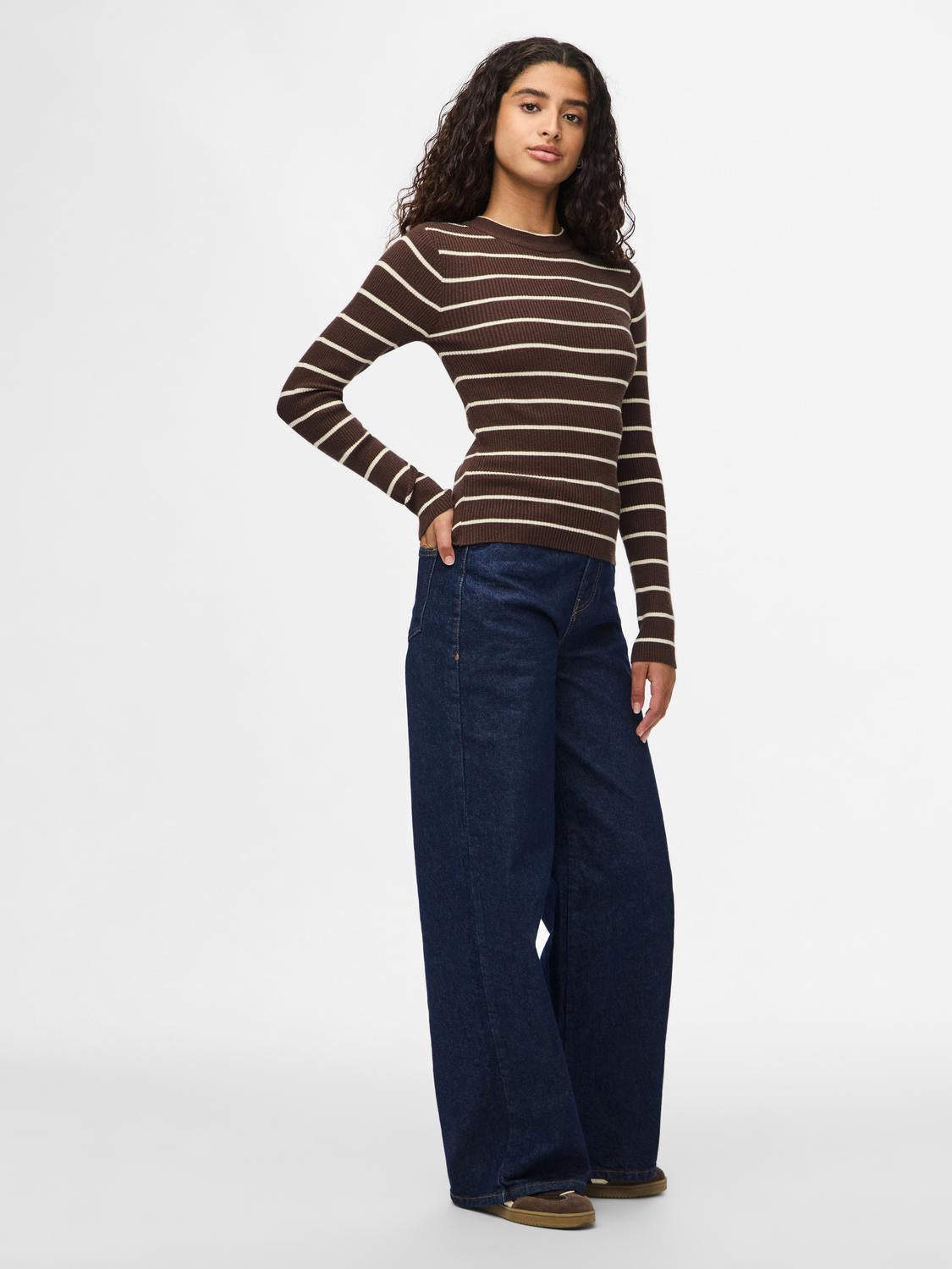 model_shot-front_full